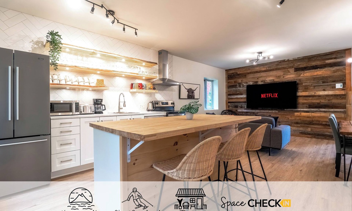 Saint Ferreol les Neiges House | Le Bike Stop | 4season Sauna | AC | BBQ | Mont-St-Anne | Ski & Golf