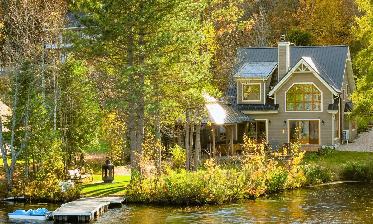 Saint-Raymond Ski Chalet | Le Calin - Waterfront with VIEW and SPA