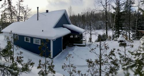 Saint-David-de-Falardeau Ski Chalet | Le Chalet Bleu, aux pieds des Monts-Valin