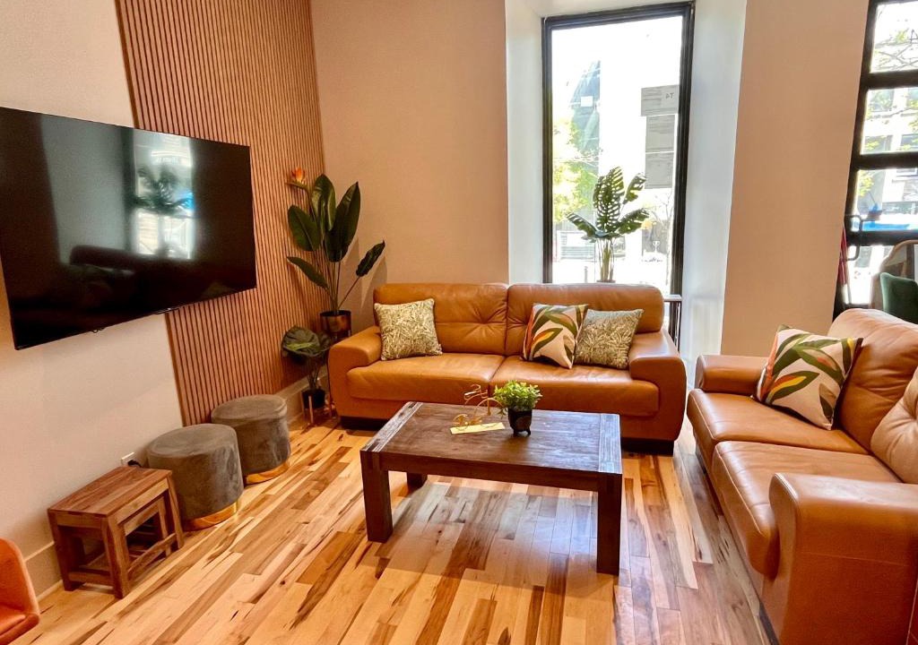 Plateau Mont Royal Apartment | Le Galeria, MTLVR