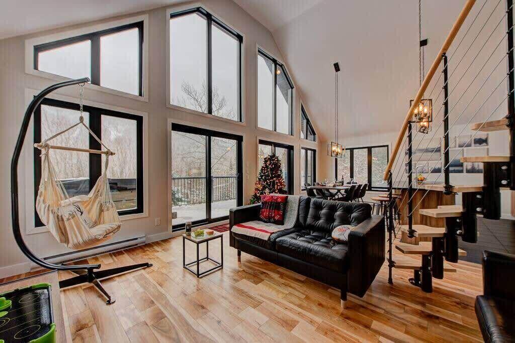 Notre-Dame-Auxiliatrice-de-Buckland Ski Chalet | Le Grizzly - Ski Getaway - Spa - Pool Table
