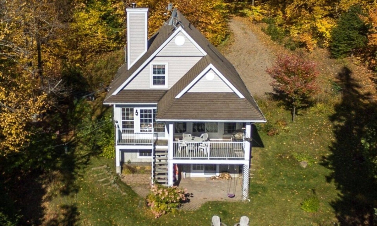 Mauricie Ski Chalet | Le MékiShack - Nature cottage with spa on the shores of Lac Mékinac