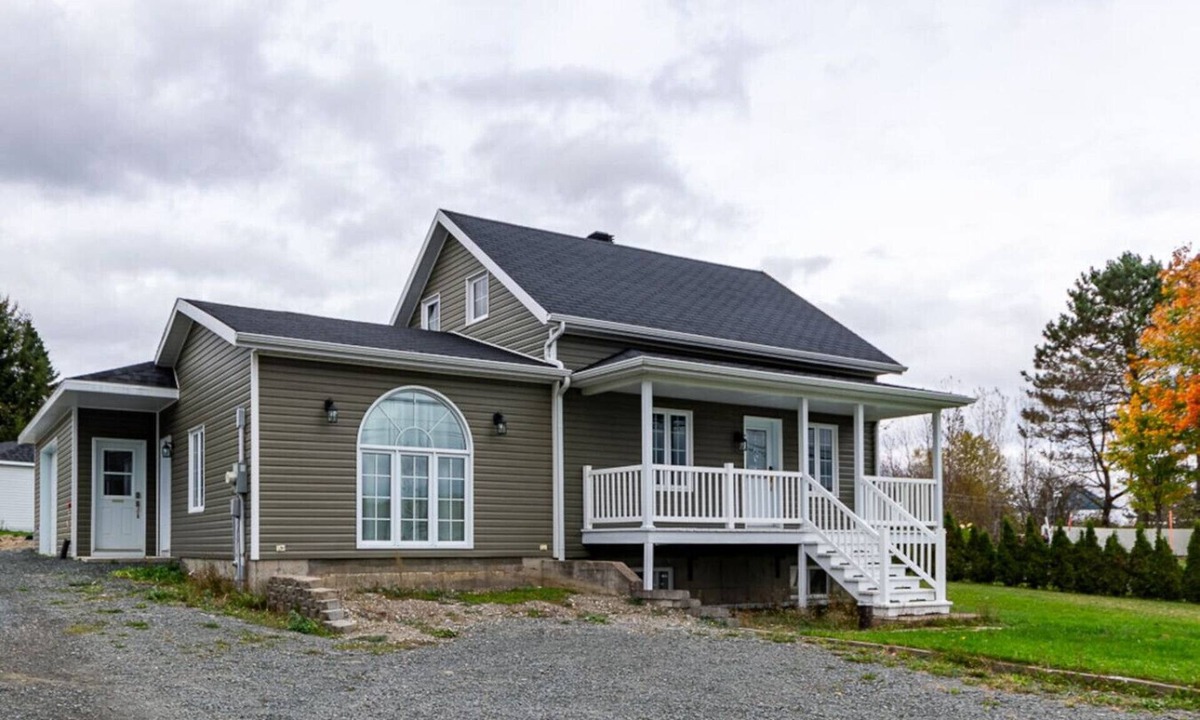 Saint-Damien-de-Buckland Ski Chalet | Le repaire des familles – Spa, jeux et confort au cœur de Bellechasse