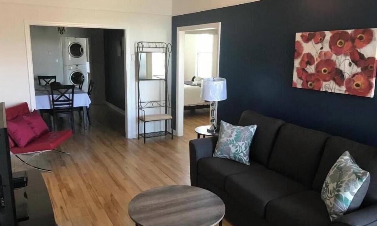 Waterford Valley Apartment | Leaside Executive Two-Bedroom Apartment