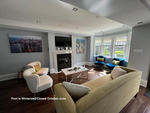 East York House | Leaside Rental with Great Backyard & Pool