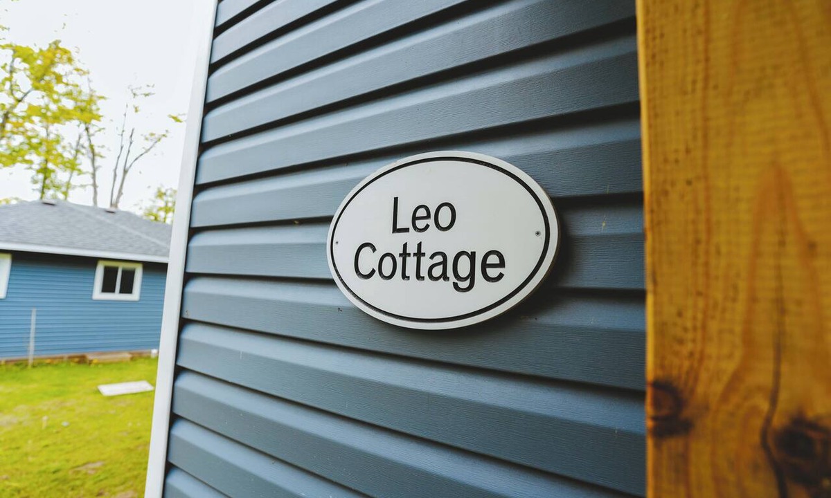 Bobcaygeon Cottage | Leo Cottage - 5-Bedroom Cottage – Family Friendly