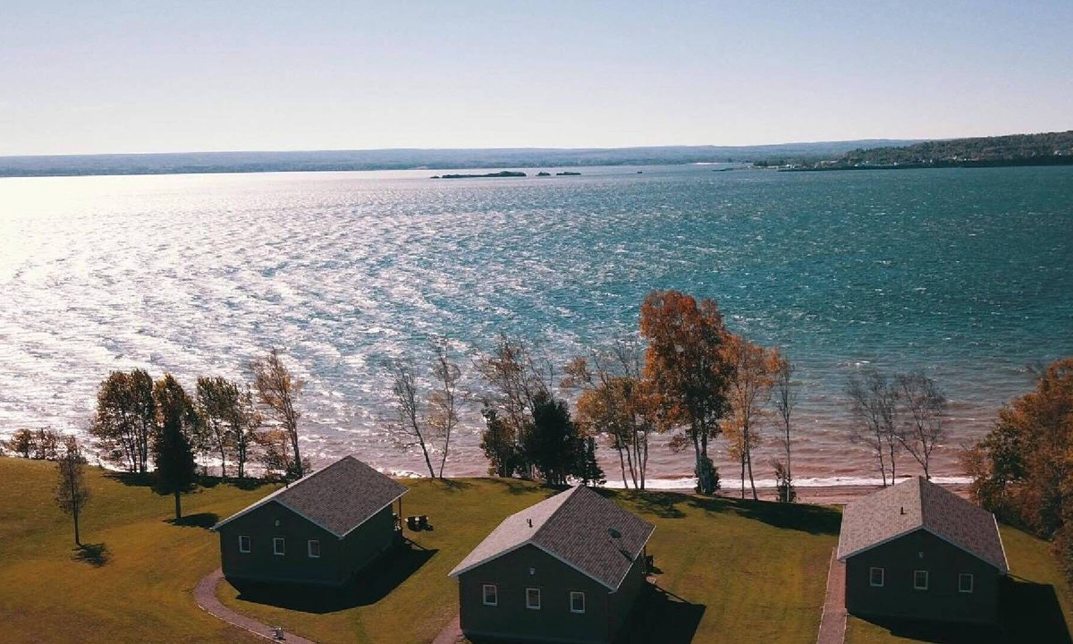 Miguasha-Ouest Ski Chalet | Les Chalets de la Mer, located opposite Baie-des-Chaleurs in Miguasha in Gaspési