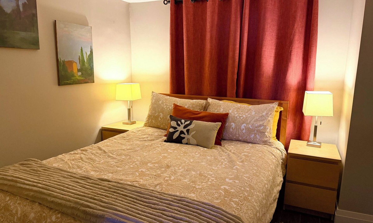Rockcliffe - Smythe House | Light Bright Basement Apartment in quiet nieghbourhood