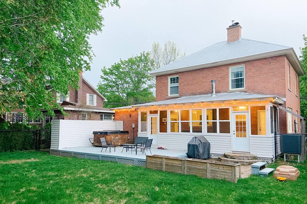 Fredericton House | Little Brick House