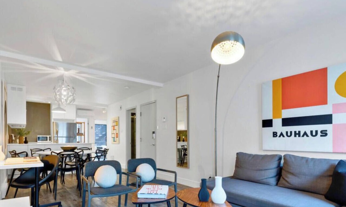 Plateau Mont Royal Apartment | LiV MTL Urban Spacious Group Suites Near Downtown Montreal