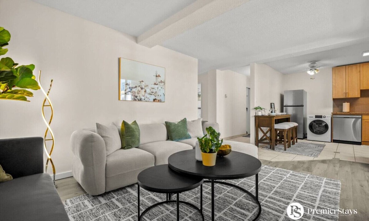Southwest Calgary Apartment | Live the 17th Ave Lifestyle » Secure Parking » AC