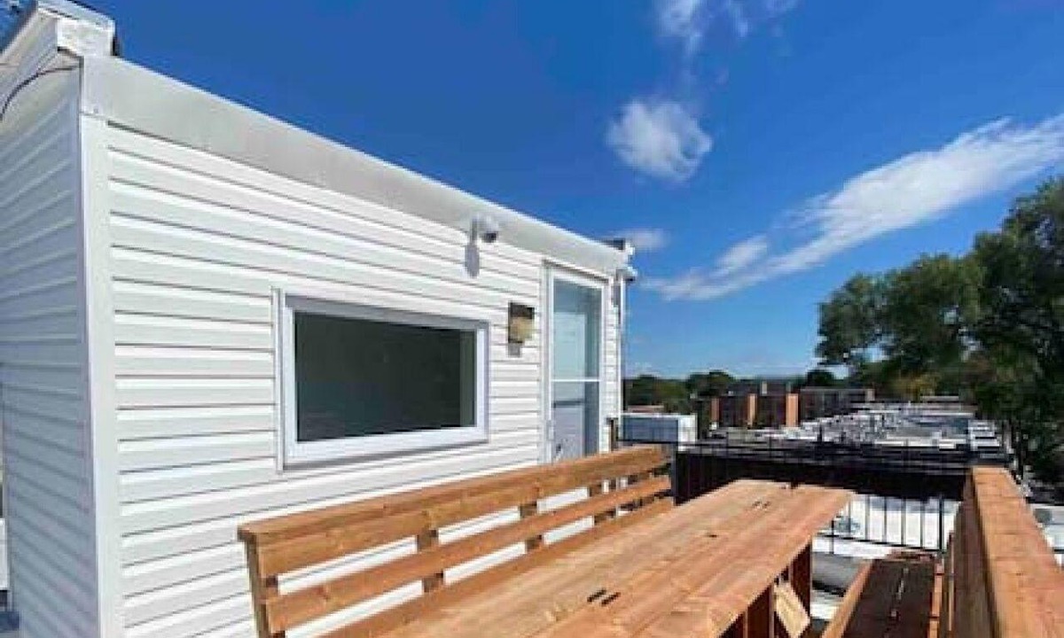 Bellerive Apartment | Loft 16 pieds avec terrasse et spa sur le toit!
