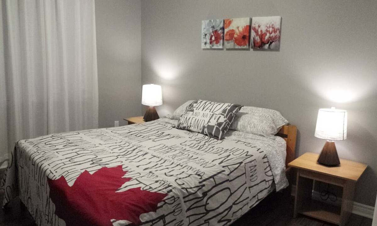 Wasaga Beach House | Lovely & cozy private vacation home/Cottage 3 min. walk to Beach 2