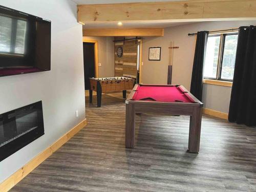 Bracebridge Ski Chalet | Lovely Muskoka Waterfront Cottage-Hot tub & Sauna!