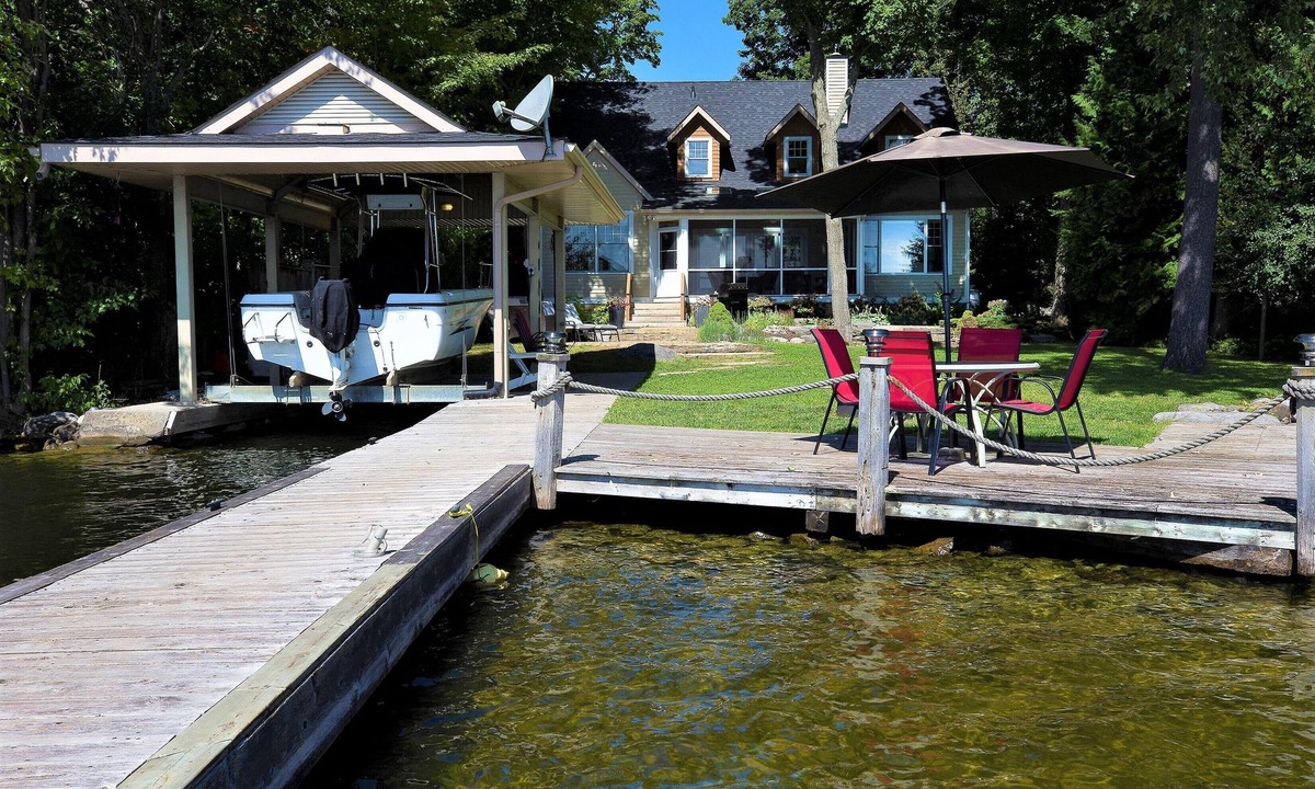Bobcaygeon House | Lux*Waterfront*Bobcaygeon*Weedfree*Boat dock