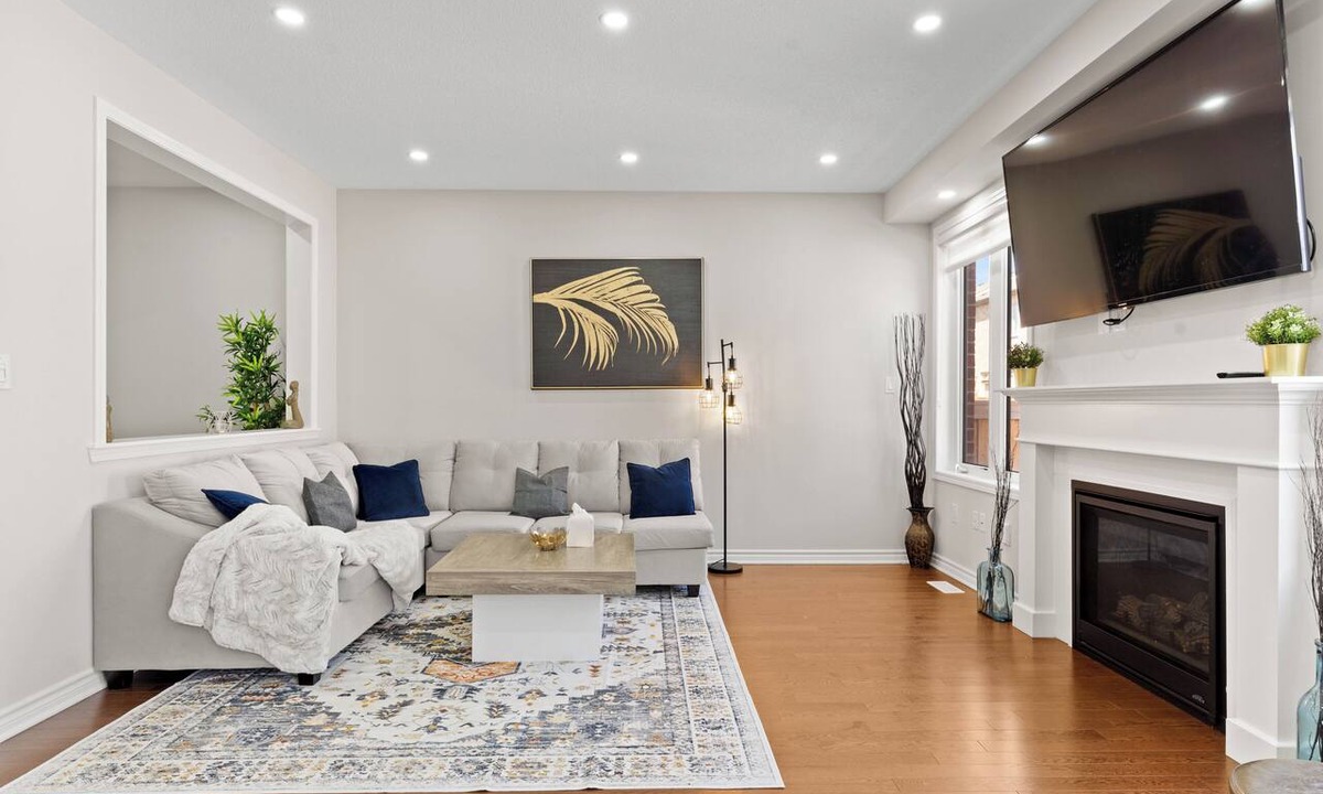 Halton Regional Municipality House | Luxe 6 Bed Home | Lion Safari | Ping Pong | Falls