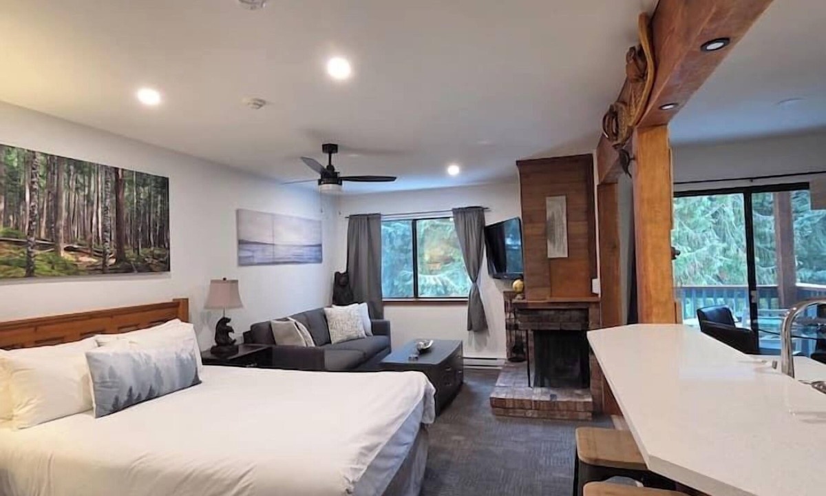 Whistler Creekside Apartment | Luxe Creekside Studio by Nita Lake