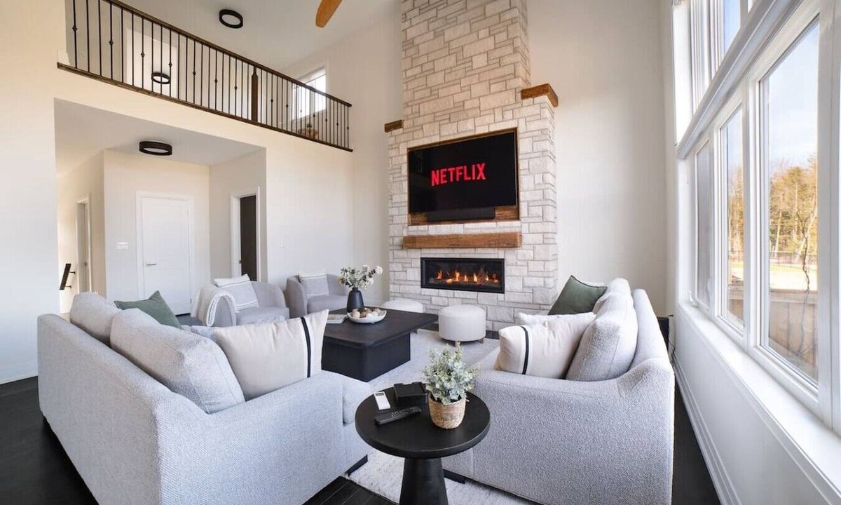 Severn House | Luxe Modern Retreat - Movie Room & Hot Tub