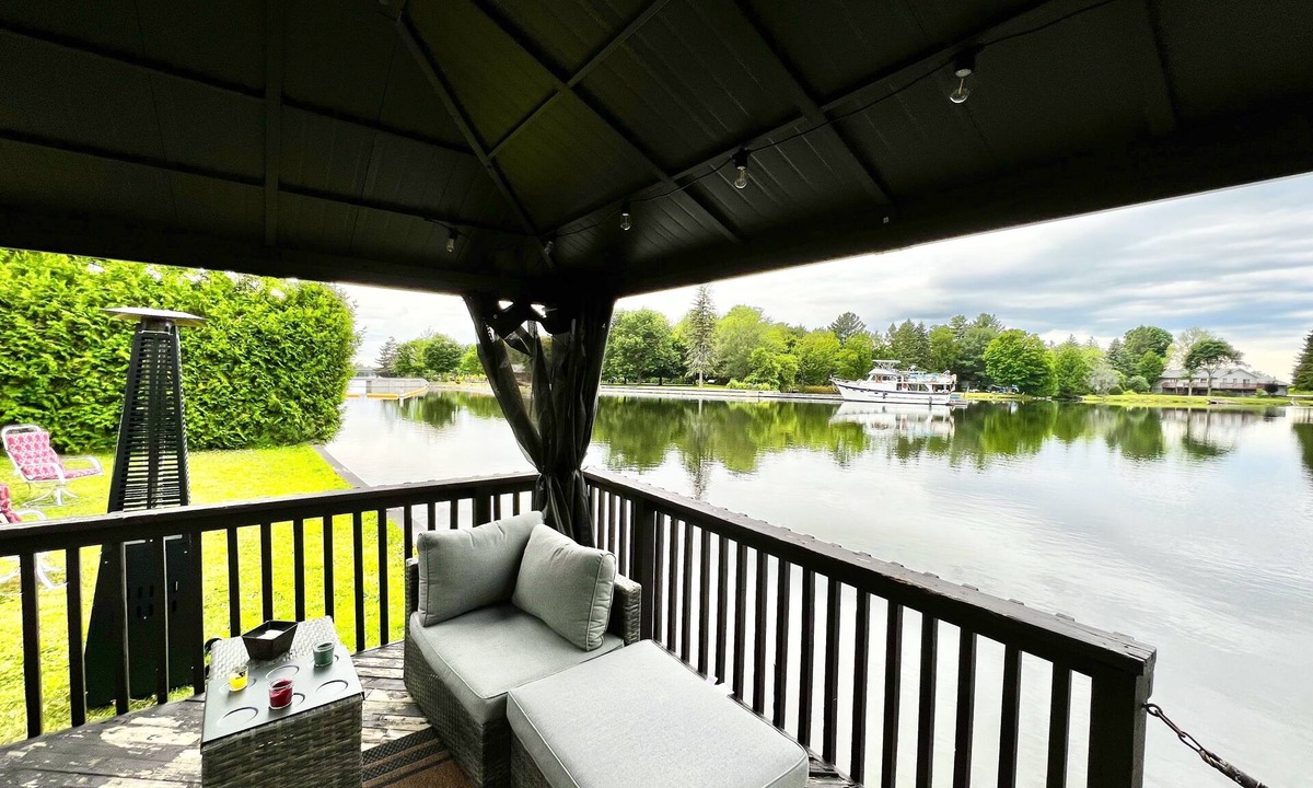 Woodville House | Luxe Private Riverfront Getaway on Trent-Severn!