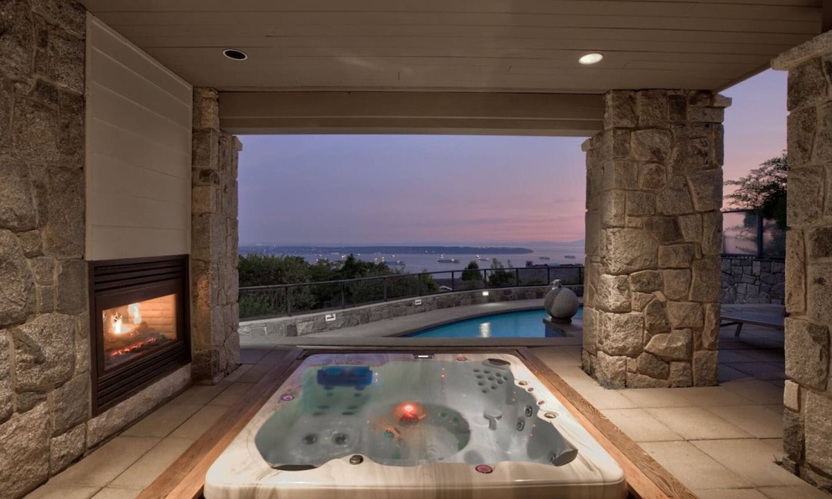 West Vancouver House | Luxe West Vancouver Mansion