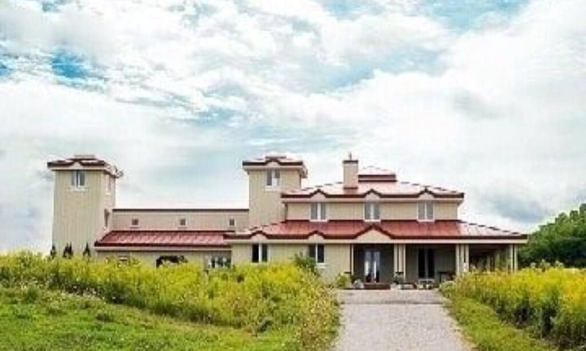 Bradford West Gwillimbury Cottage | Luxury Guest House Bradford