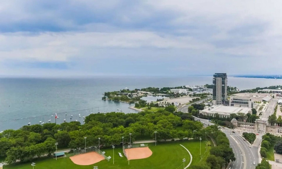 Fort York Hotel | Luxurious 1BR in heart of downtown with Balcony