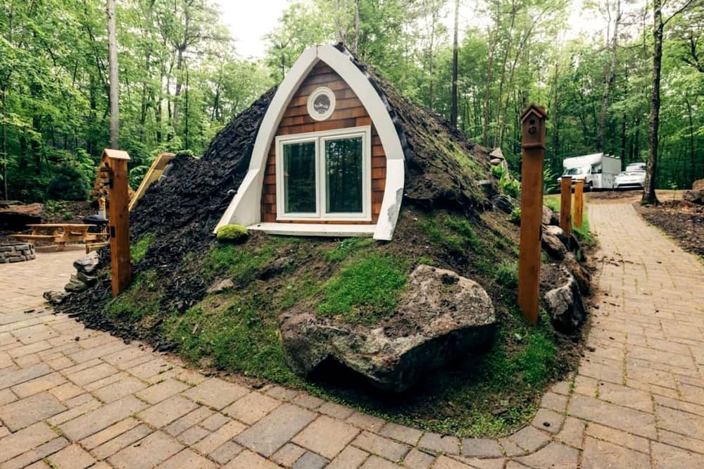 Springvale Cabin | Luxurious and Carbon Neutral Hobbit House with Private Hot Tub in Springvale, Maine, Perfect for a Relaxing Weekend Getaway
