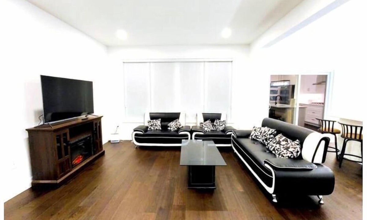 Ilderton House | Luxurious and Spacious Home