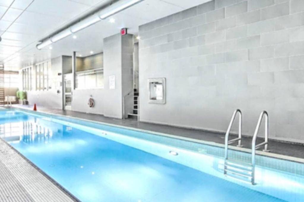 CityPlace Apartment | Luxurious Condo DT Amazing Lake Views sleeps 10+4