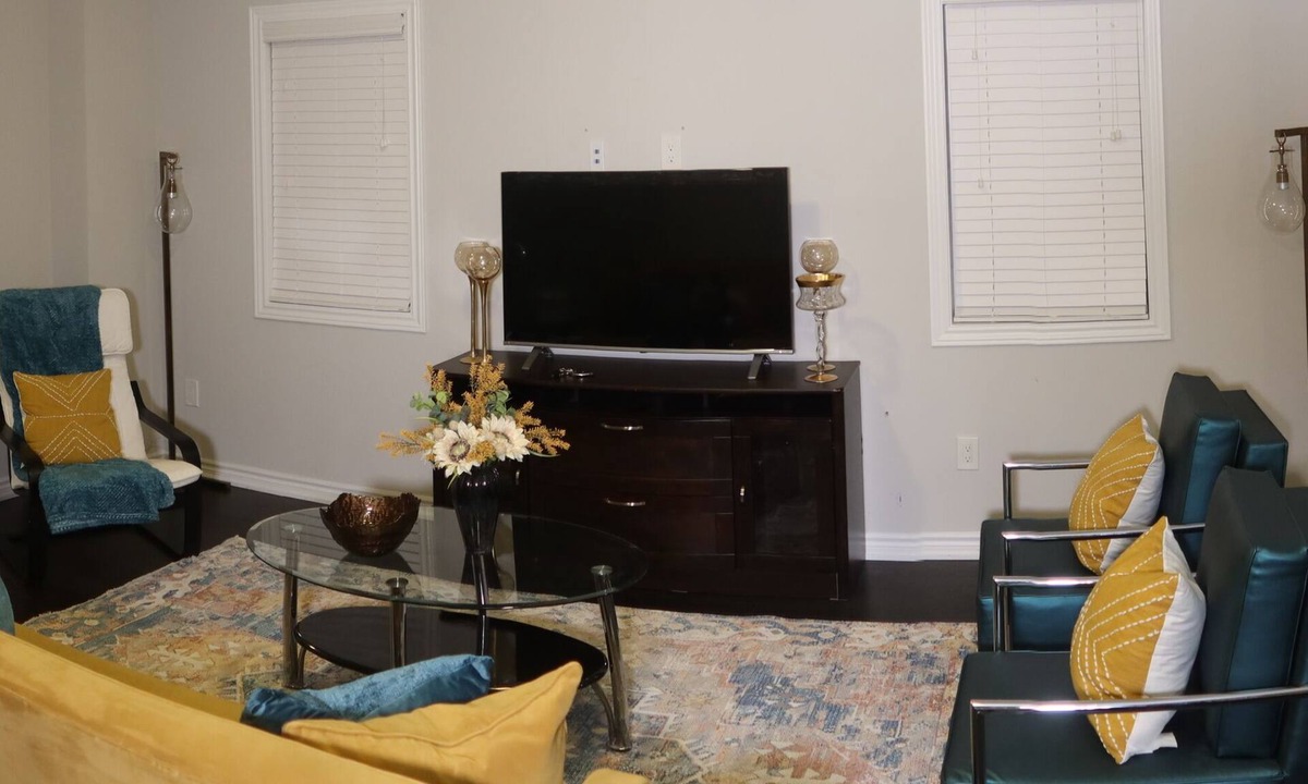 Centre Wellington House | Luxurious home for retreat - 5 minutes to Elora, 15 minutes to Guelph