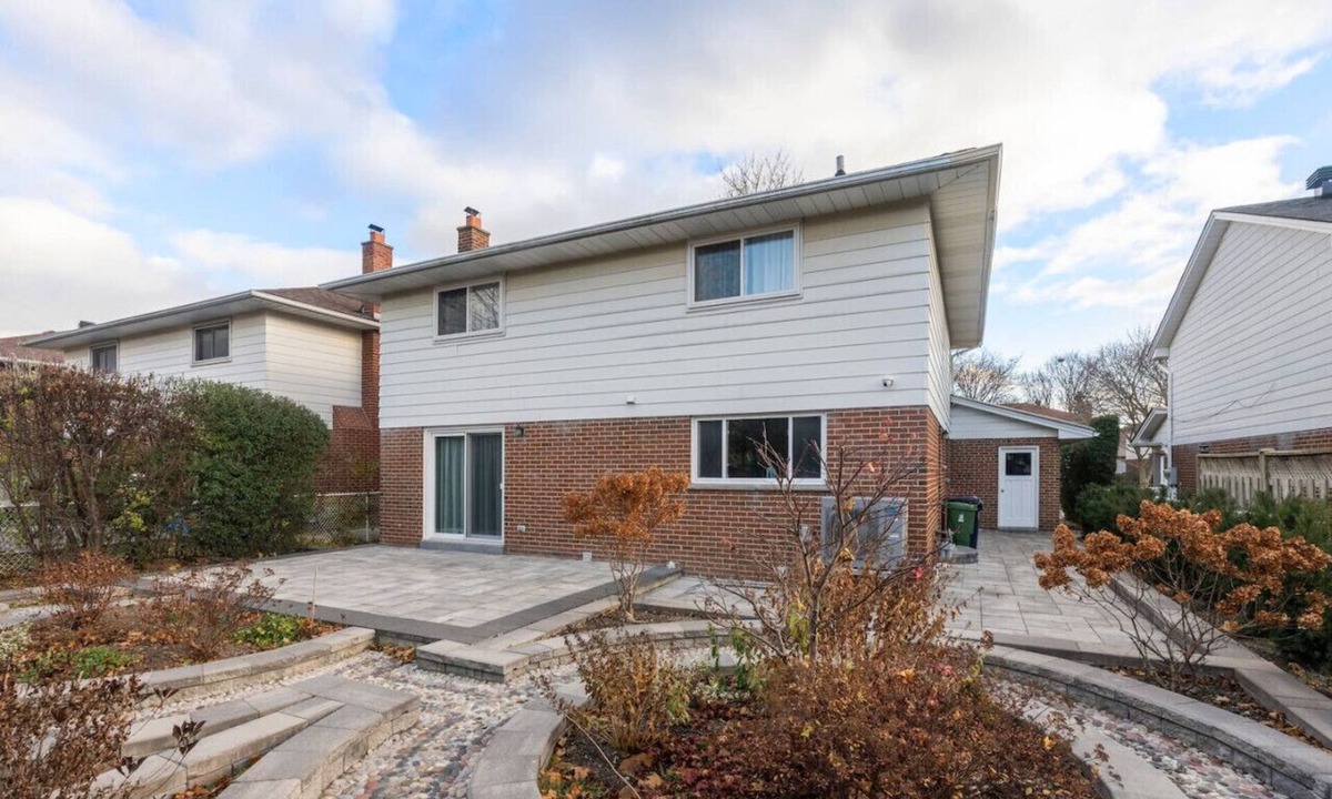 L'Amoreaux House | Luxurious Modern 7B3.5B Home + Magnificent Patio