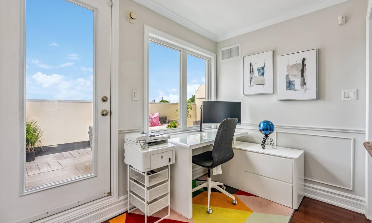North York House | Luxurious townhome ideal for families, business travelers, and long stays.