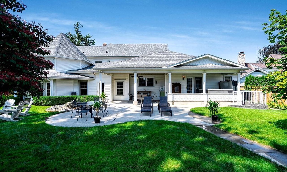 Leamington House | Luxurious Vacation Rental near Lake Erie for an Amazing Family Retreat in Leamington, Ontario