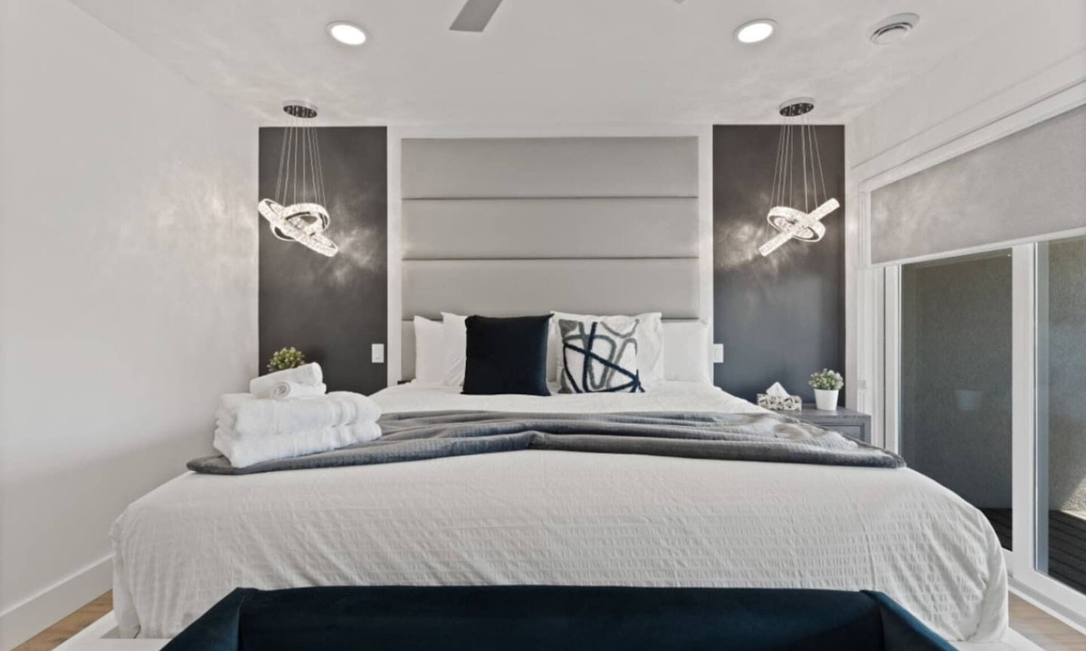 Ruthven House | Luxury 171-8 Condos with Magnificent Lakeview