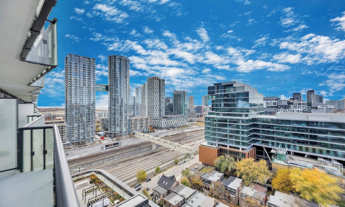 Wellington Place Condo | Luxury 2BR/2BA at The Well | Pool, Gym & Downtown Views