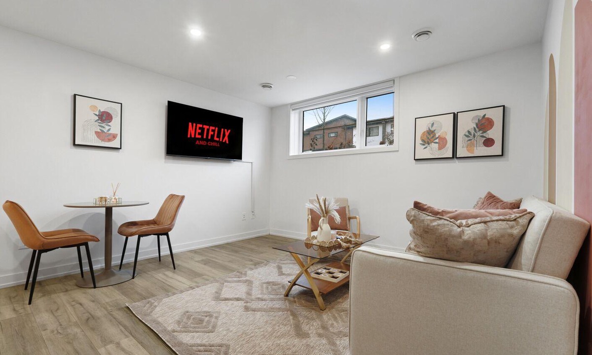 Louth Apartment | Luxury 2BR/2BTH Suite | 5 Mins to The Falls | Stylish & Spacious | Sleeps 5