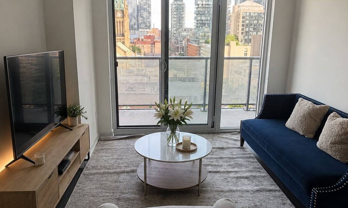 St. Lawrence Apartment | Luxury 3BR 2BA Condo in Downtown Toronto | Prime Location