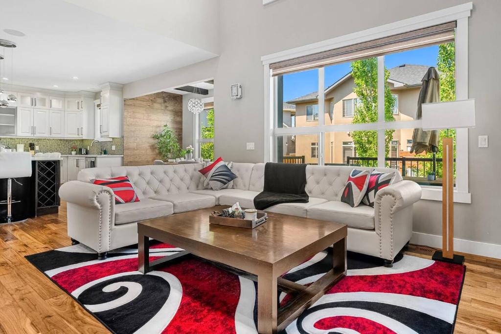 Chestermere House | Luxury 3BR Home Chestermere Retreat with Parking