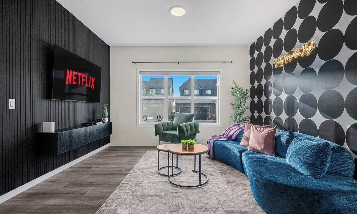 Calgary House | Luxury 4BR | AC | Near YYC | PS4 | Game Room l
