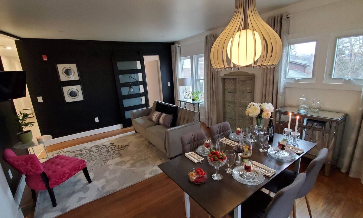 Niagara Falls Apartment | Luxury Apartment Walk to Niagara Falls, Parkway & Attractions!