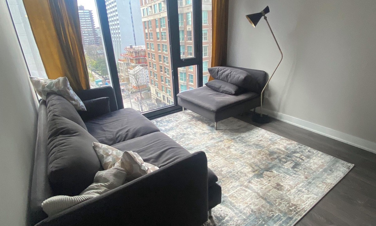 Bloor-Yorkville Apartment | Luxury Artistic Yorkville