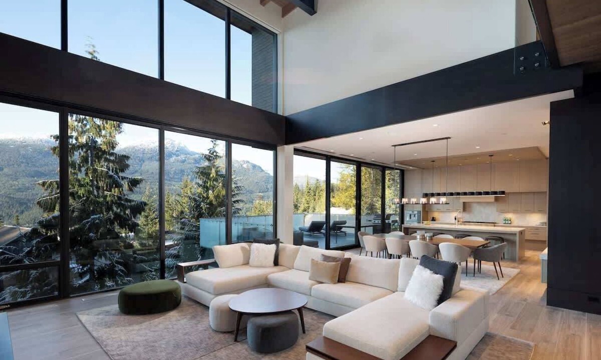 Whistler Creekside House | Luxury chalet w/AC, gym & hot tub