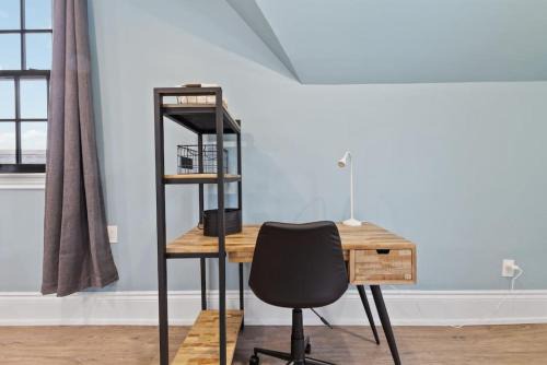 Collingwood House | Luxury Contemporary Condo in Downtown Collingwood 97044