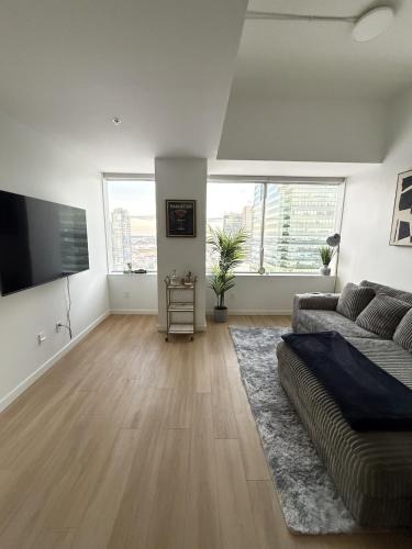 Downtown Edmonton Apartment | Luxury Downtown One Bedroom with Skyline Views and Free Parking