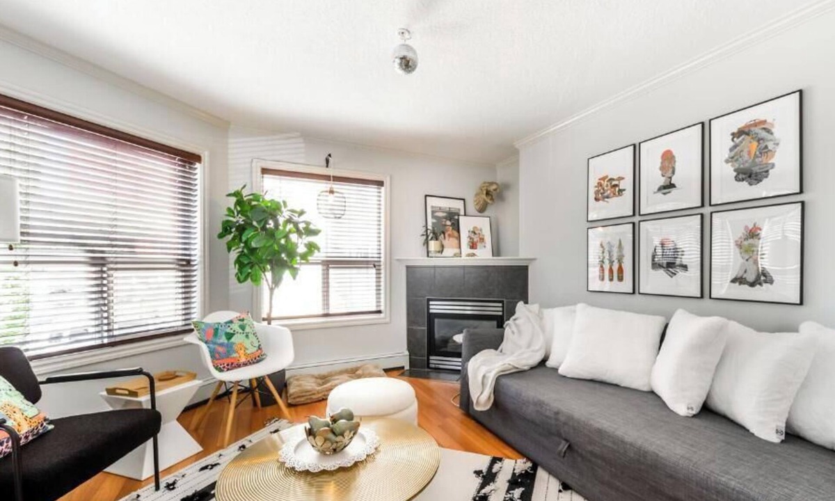 Downtown Edmonton Condo | Luxury Duo Suites - King Bed - AC - Patio - UGPark