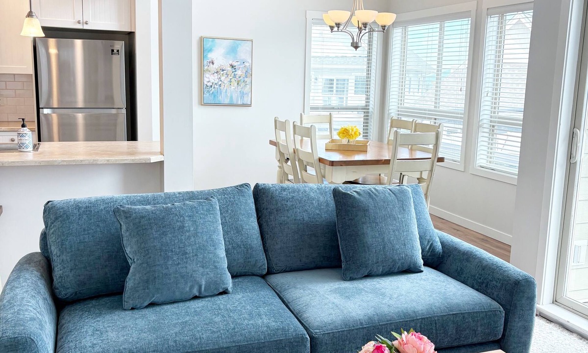 Central Okanagan Cottage | Luxury Lake Cottage, Partial Lake View, Huge Deck, A/C, Sleeps 8, Pet Friendly!