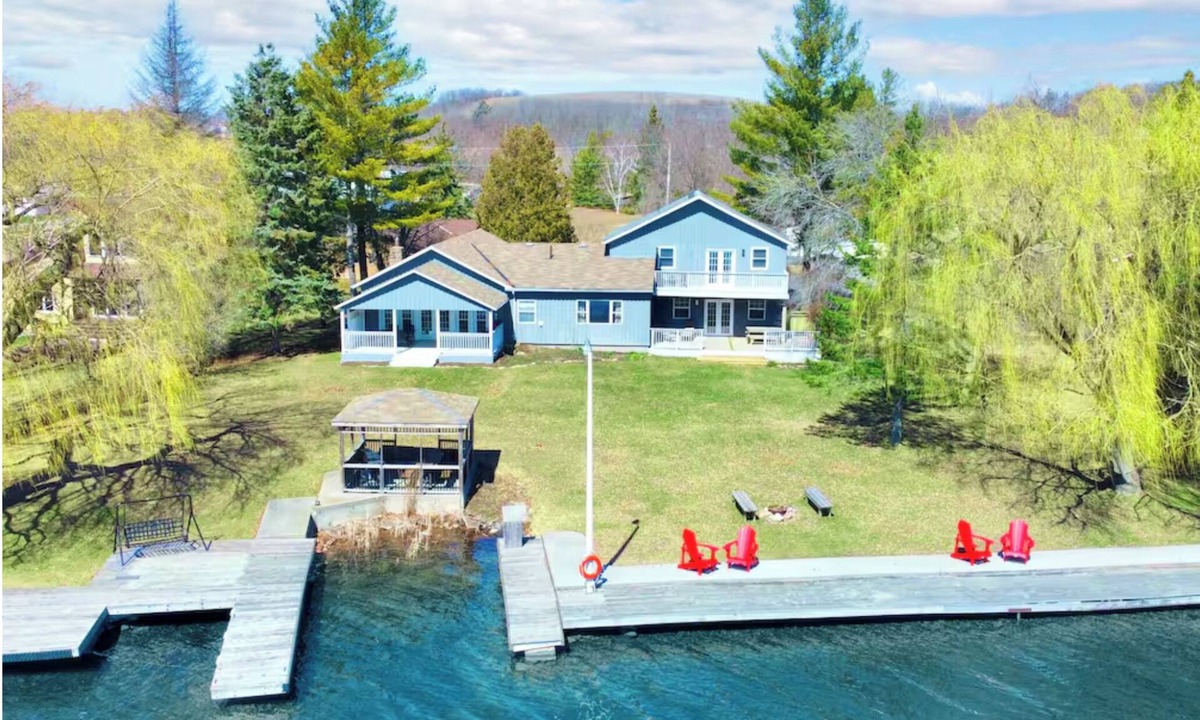 Hastings Cottage | Luxury Lake House - Hot Tub - Fire Pit - BBQ -Dock