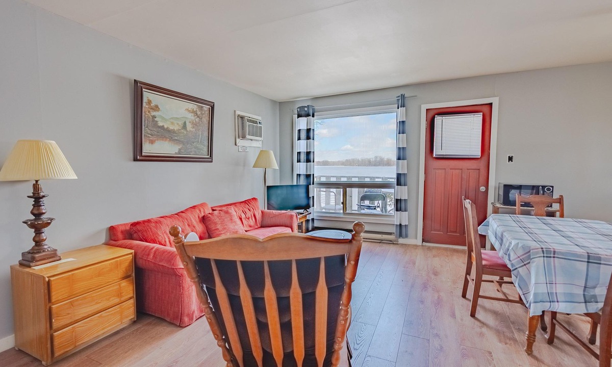 Frontenac Cottage | Luxury Lakefront Loft with Stunning Views