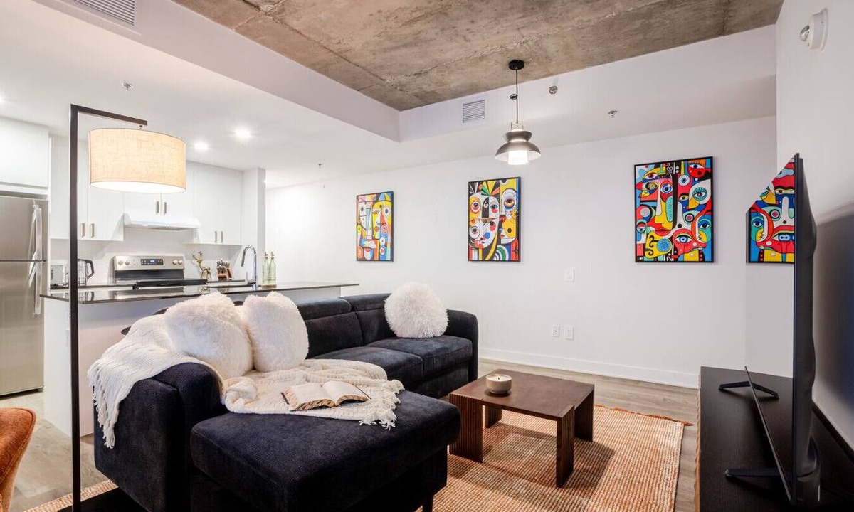 Griffintown Apartment | Luxury Living in MTL | Free Parking