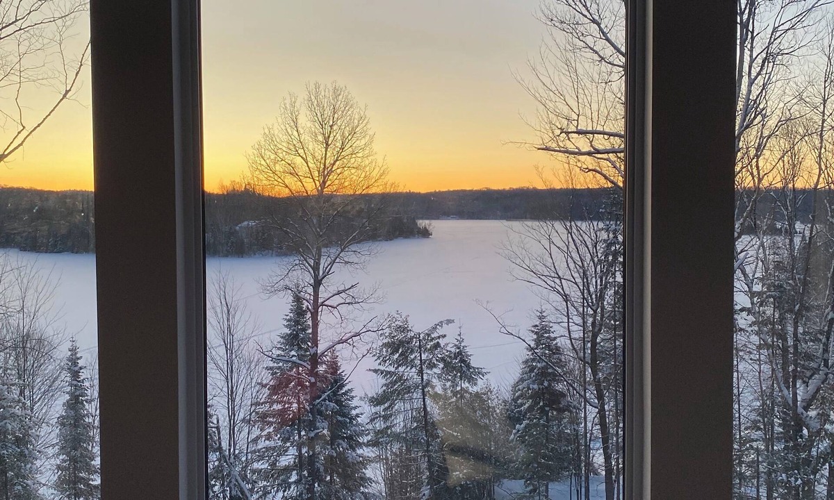 La Minerve House | Luxury Panoramic Lakeview Cottage w/Spa, Game Room & Beach